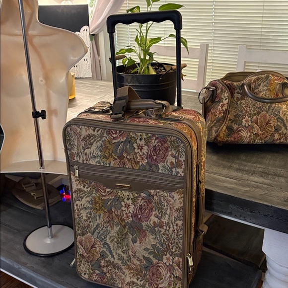 3 piece vintage Jaguar luggage set - Picture 11 of 15